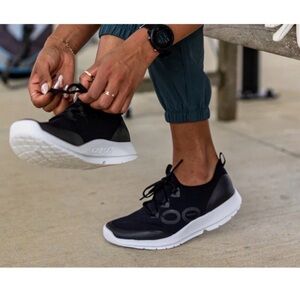 Oofos Oomg sport low black white sneakers women’s size 8.5 NEW in box recovery
